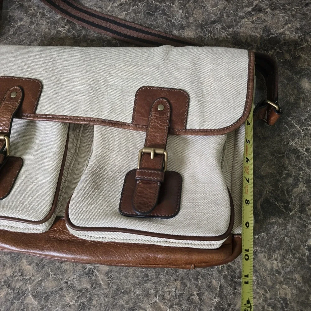 Fossil men messenger